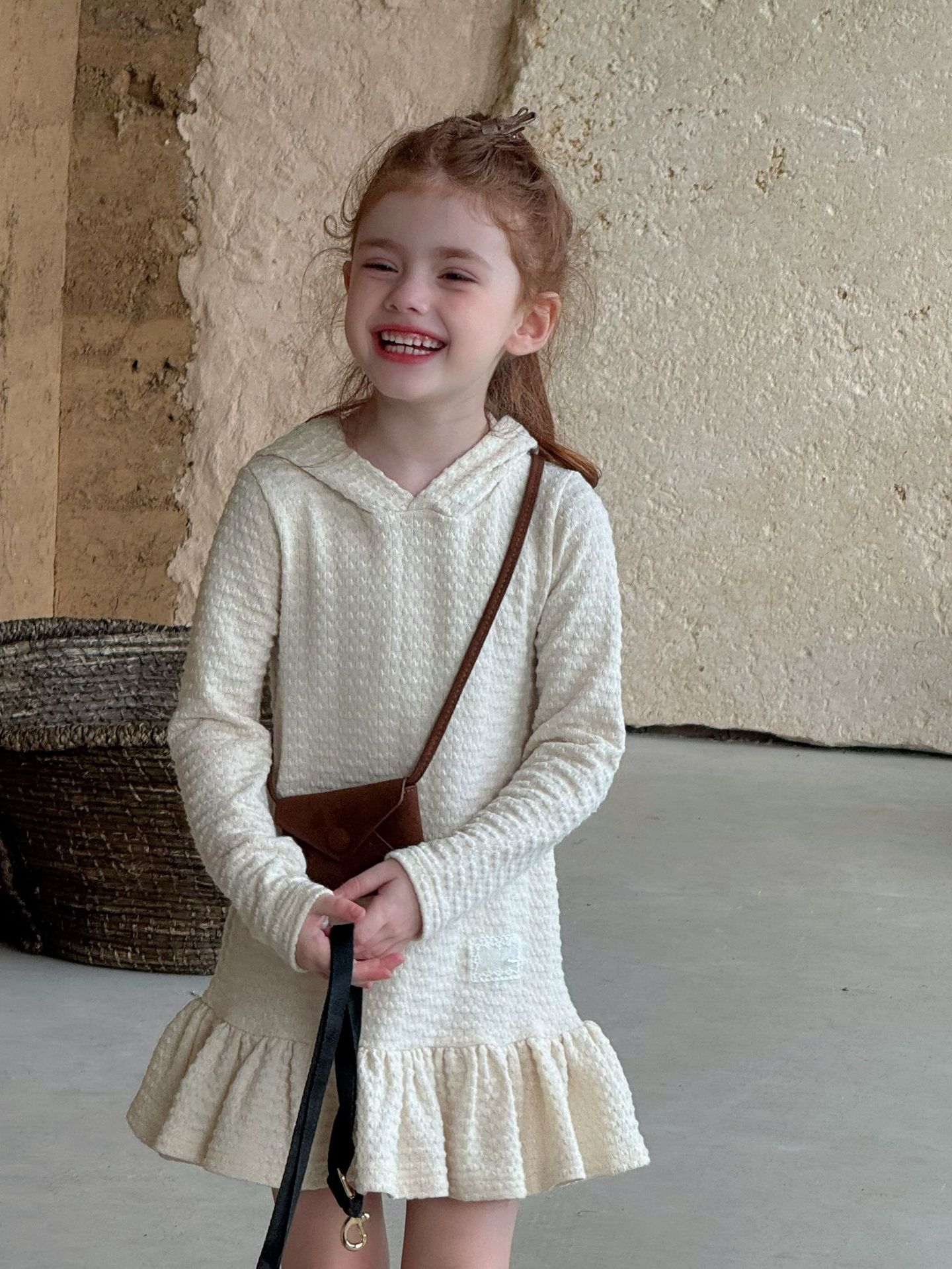 Váy Ngắn Len Kem Nón Ota