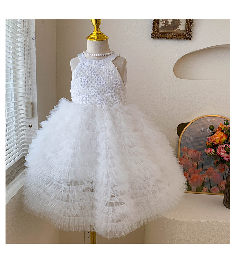 VD Yếm Trắng Voan Tầng Nơ Sau Btown