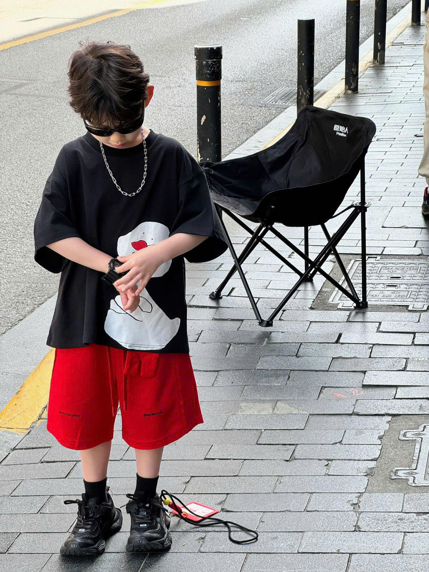 SET Ngắn Áo Vịt Đen Quần Đỏ FS