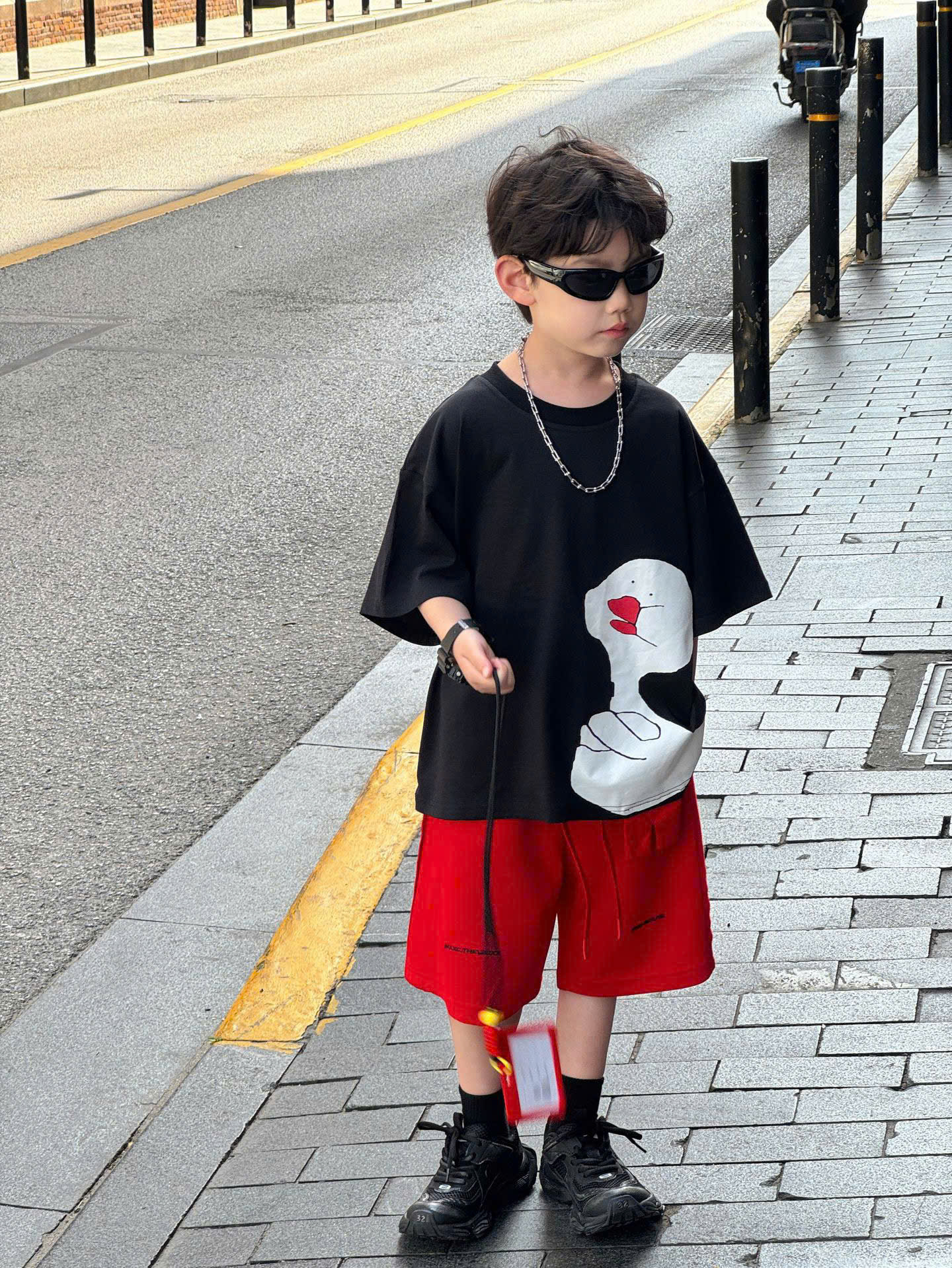 SET Ngắn Áo Vịt Đen Quần Đỏ FS