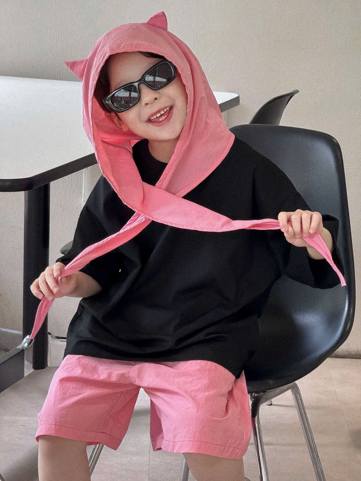 SN Áo Đen Quần Hồng Nón PL