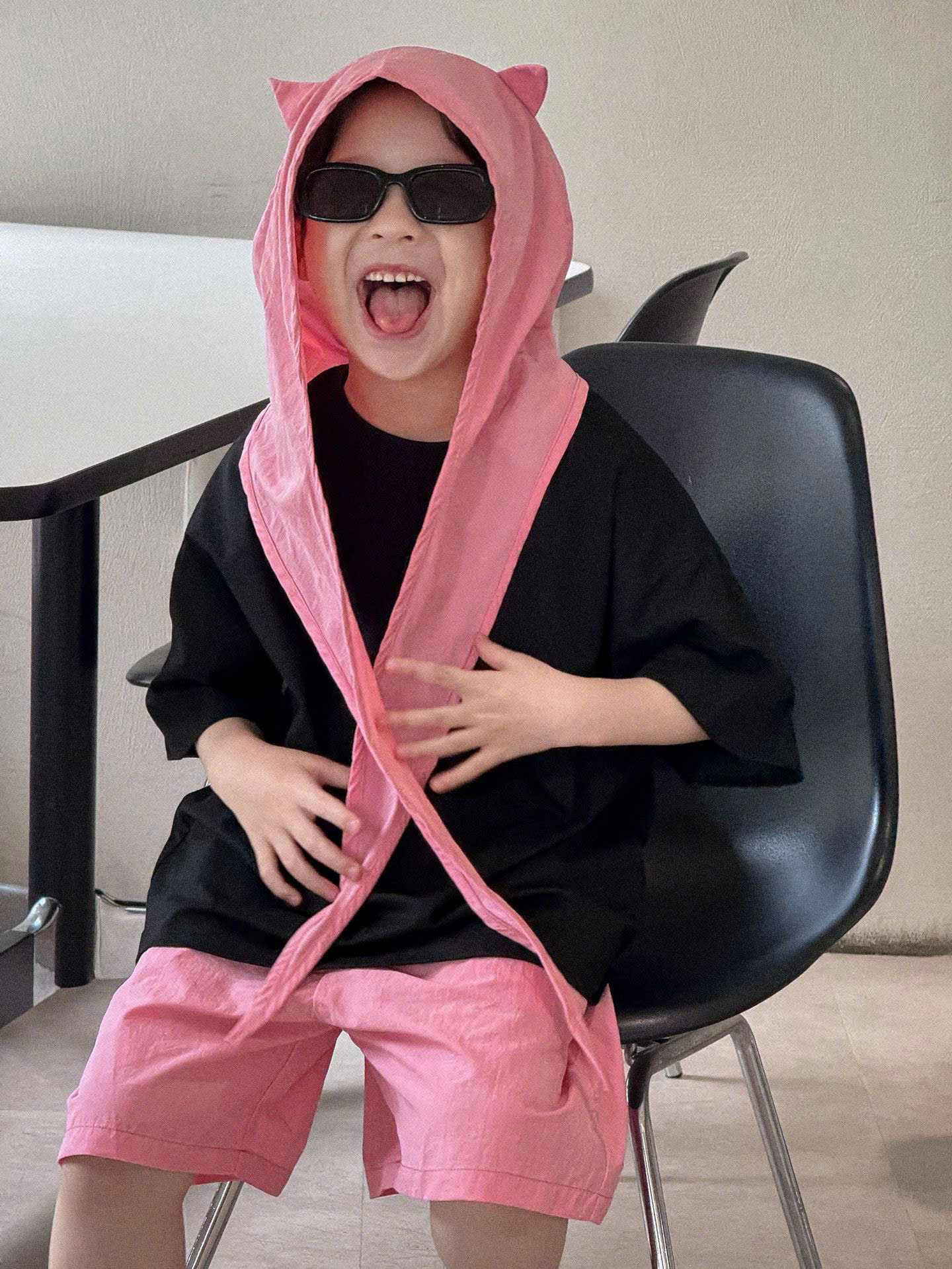 SN Áo Đen Quần Hồng Nón PL