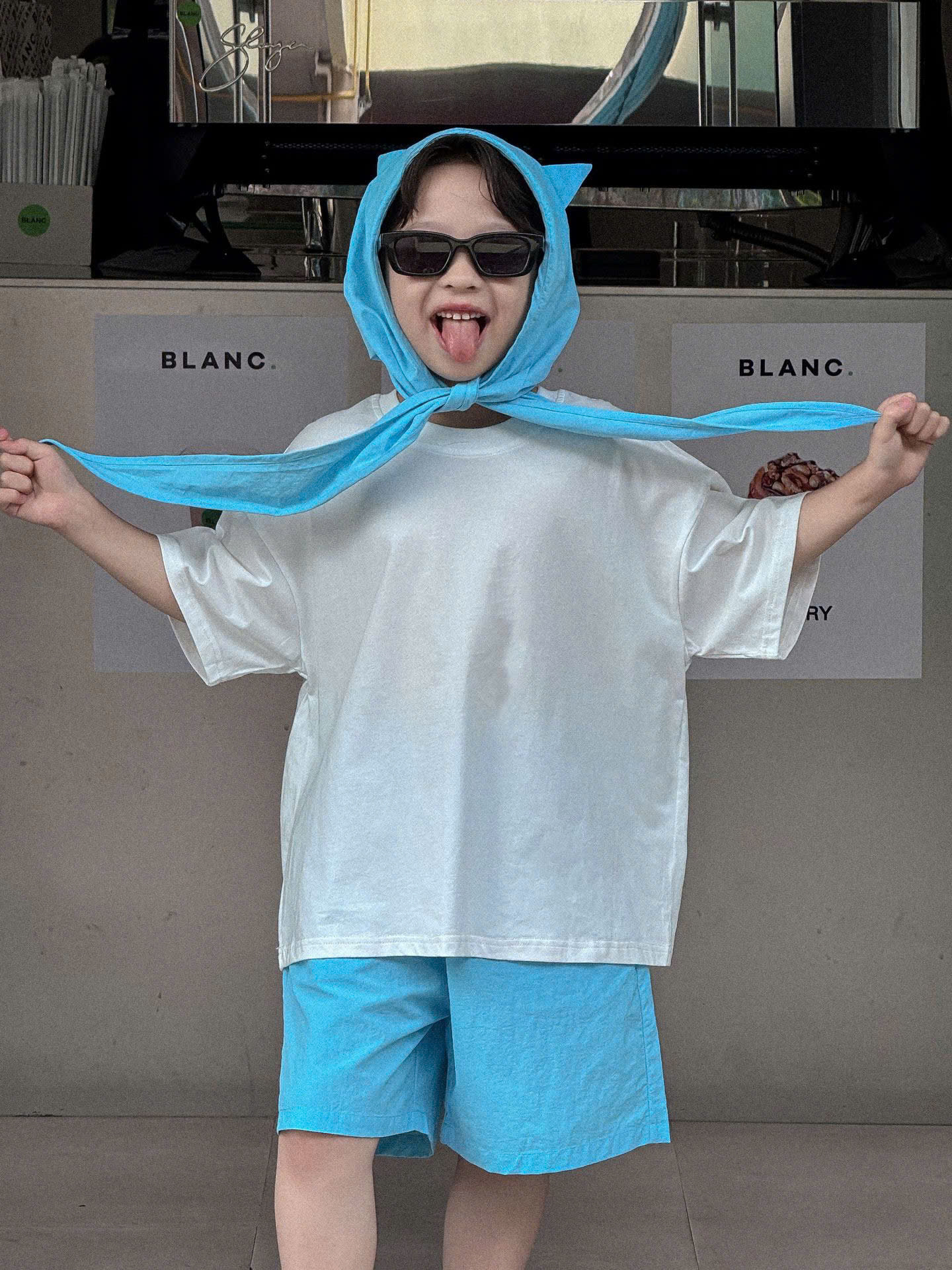 SN Áo Trắng Quần Xanh Nón PL