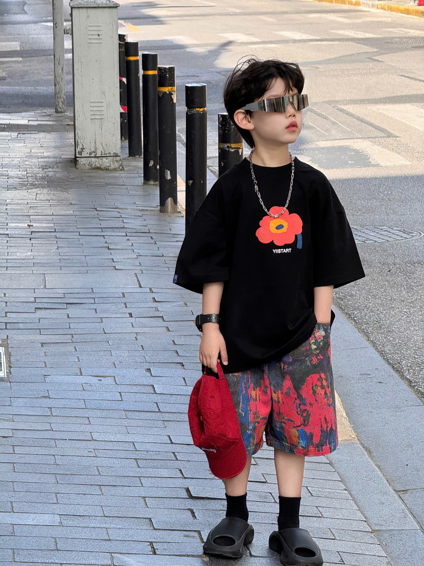 SET Ngắn Áo Hoa Đen Quần Màu FS