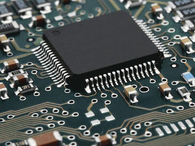 SMT là gì? So sánh ưu và nhược điểm với công nghệ xuyên lỗ