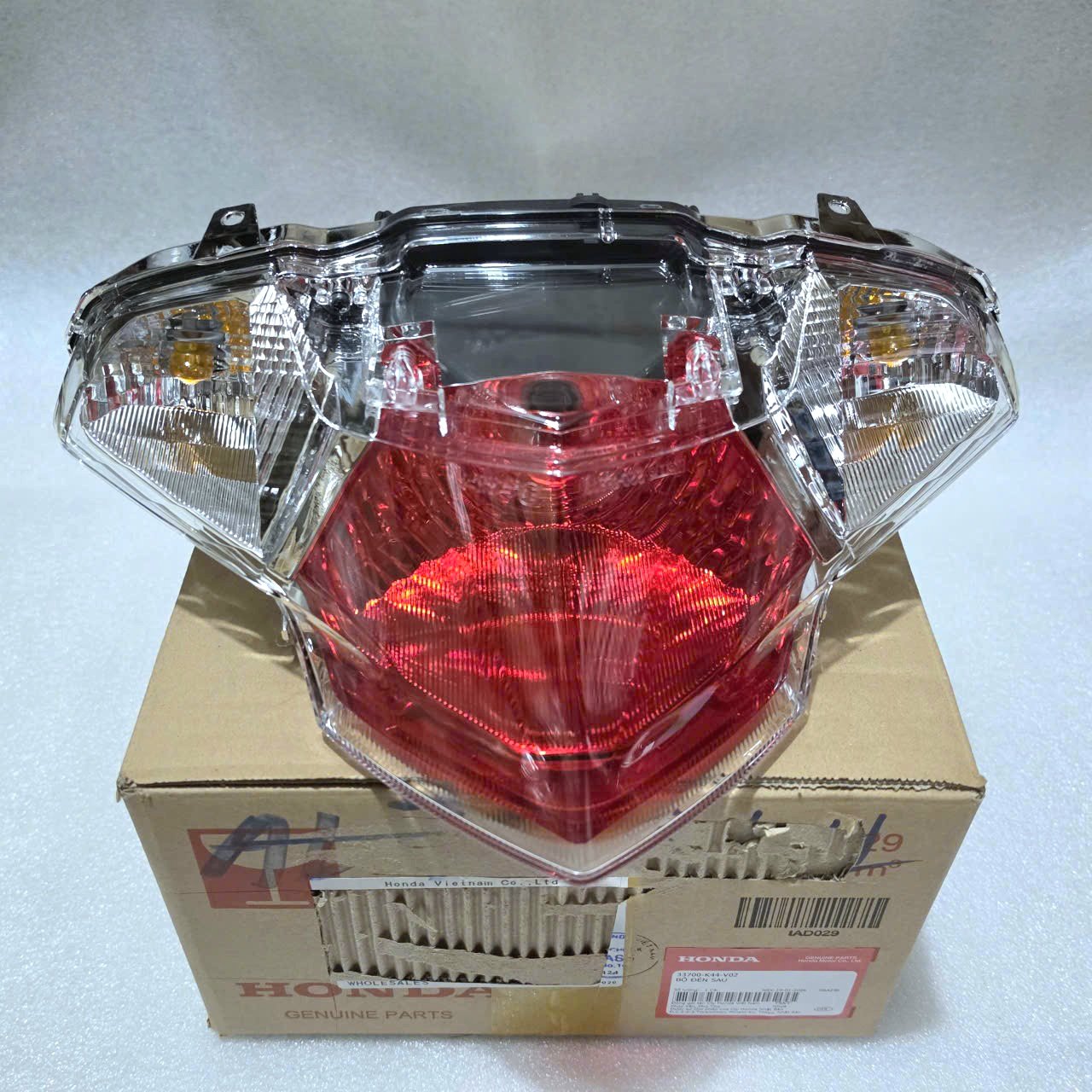 Đèn sau, đèn hậu Vision 2014-2019 / 33700-K44-V02