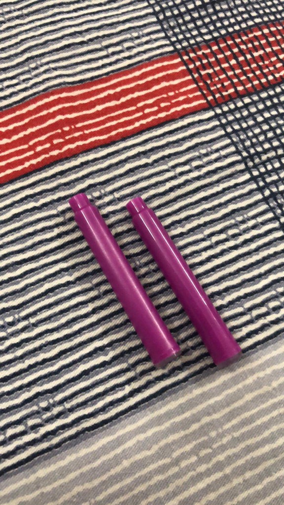 Ống mực xóa được màu tím