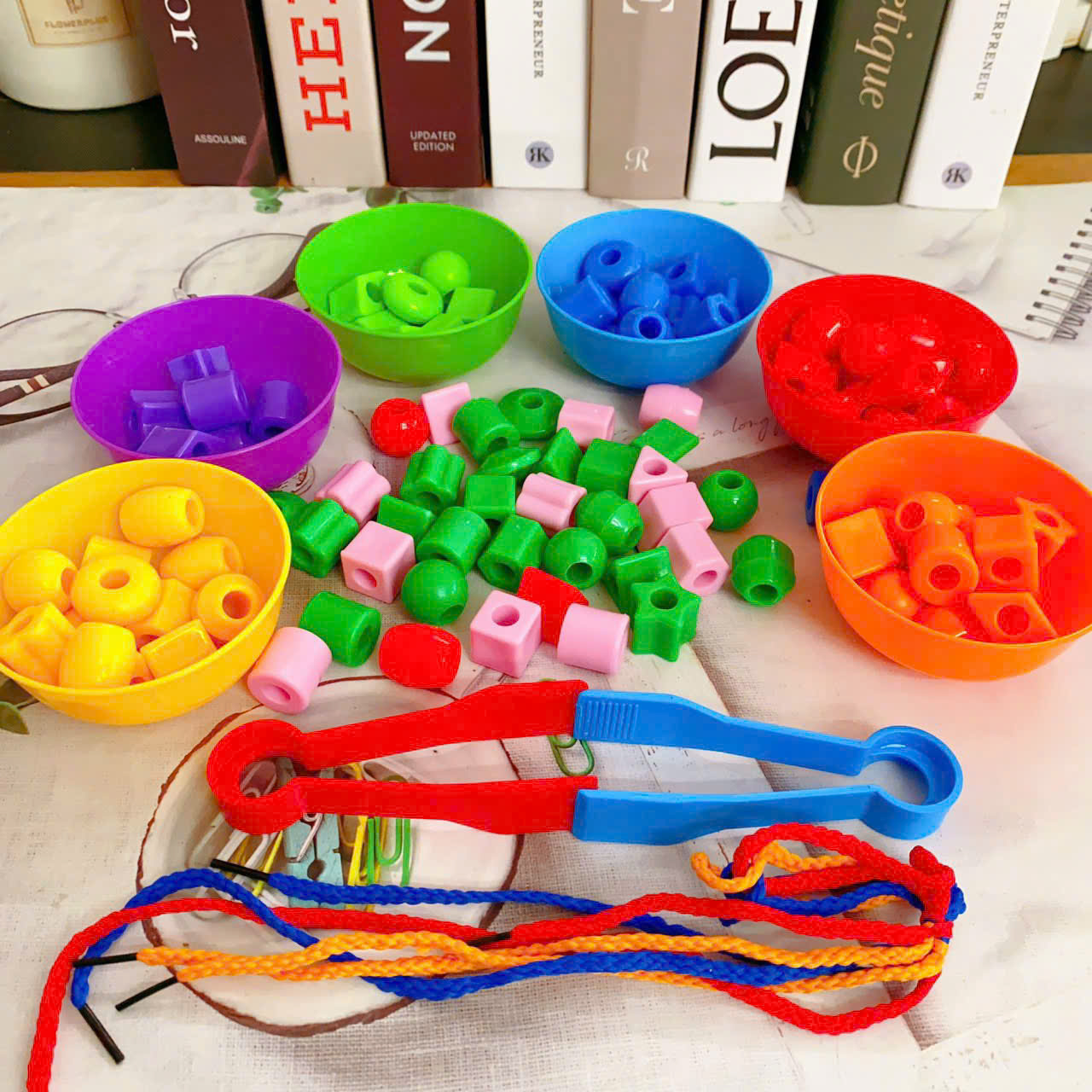 Gắp hạt nhựa kèm bát và dây xâu