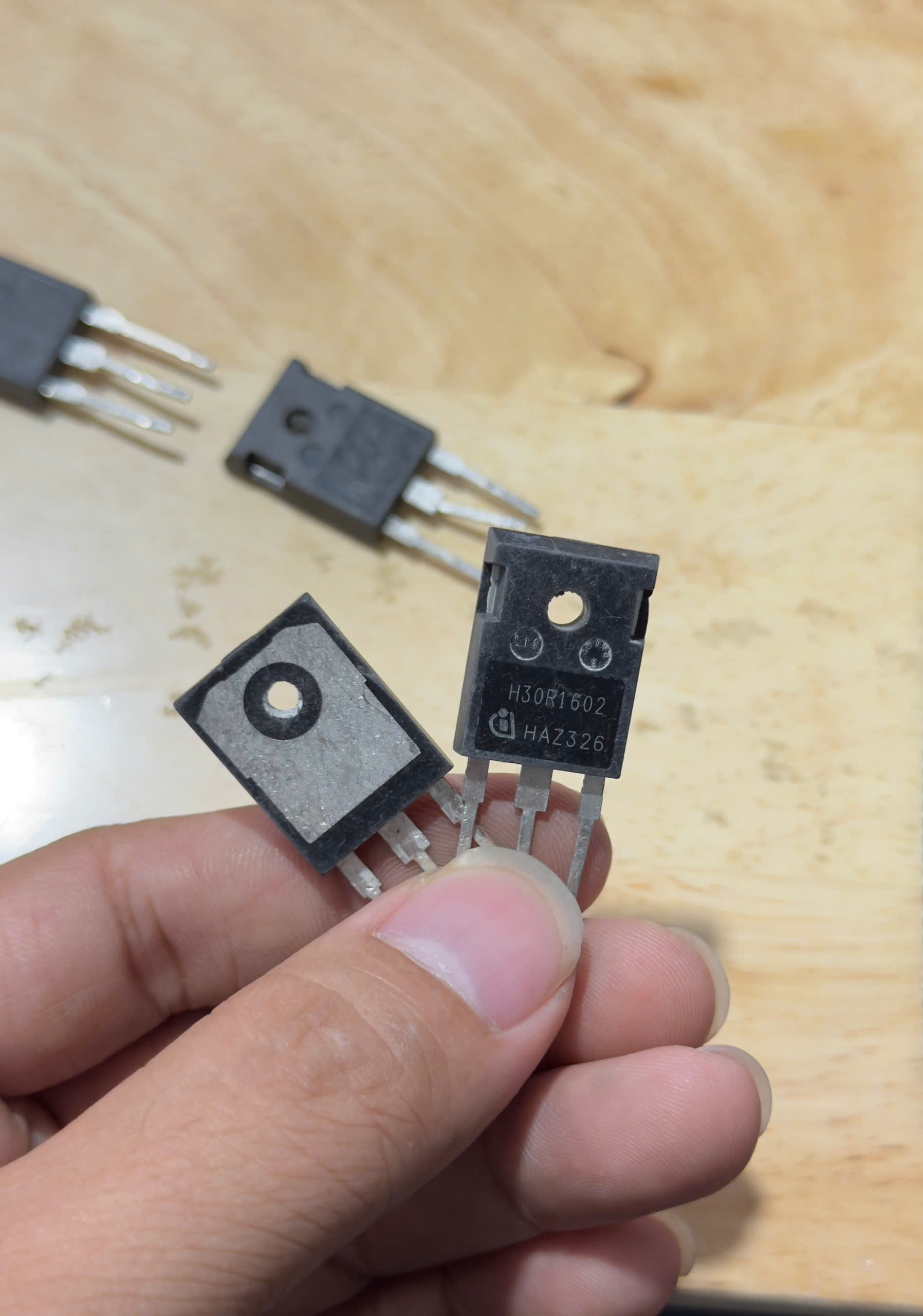 IGBT 30A 1600V H30R1602 Hàng Tháo Máy - Linh Kiện NDT