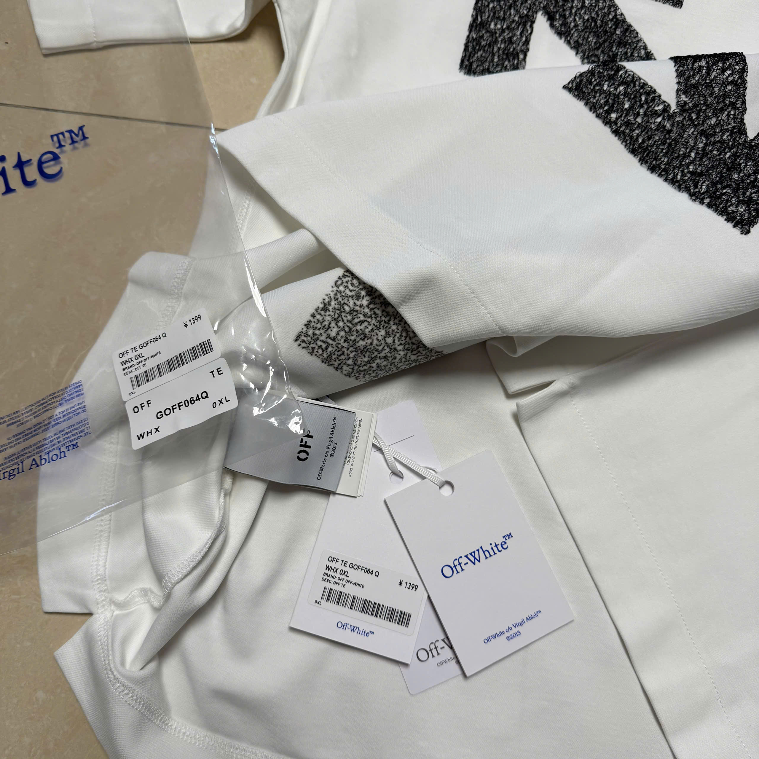 ÁO THUN OFF WHITE DEGRADE ARROW SS26 (BLACK)