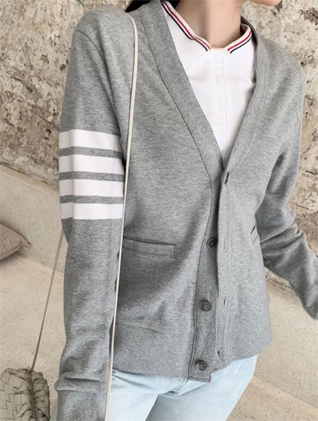 THOM BROWNE CARDIGAN - Áo khoác TB LOOPBACK JERSEY V-NECK (Light Grey) [Mirror quality]
