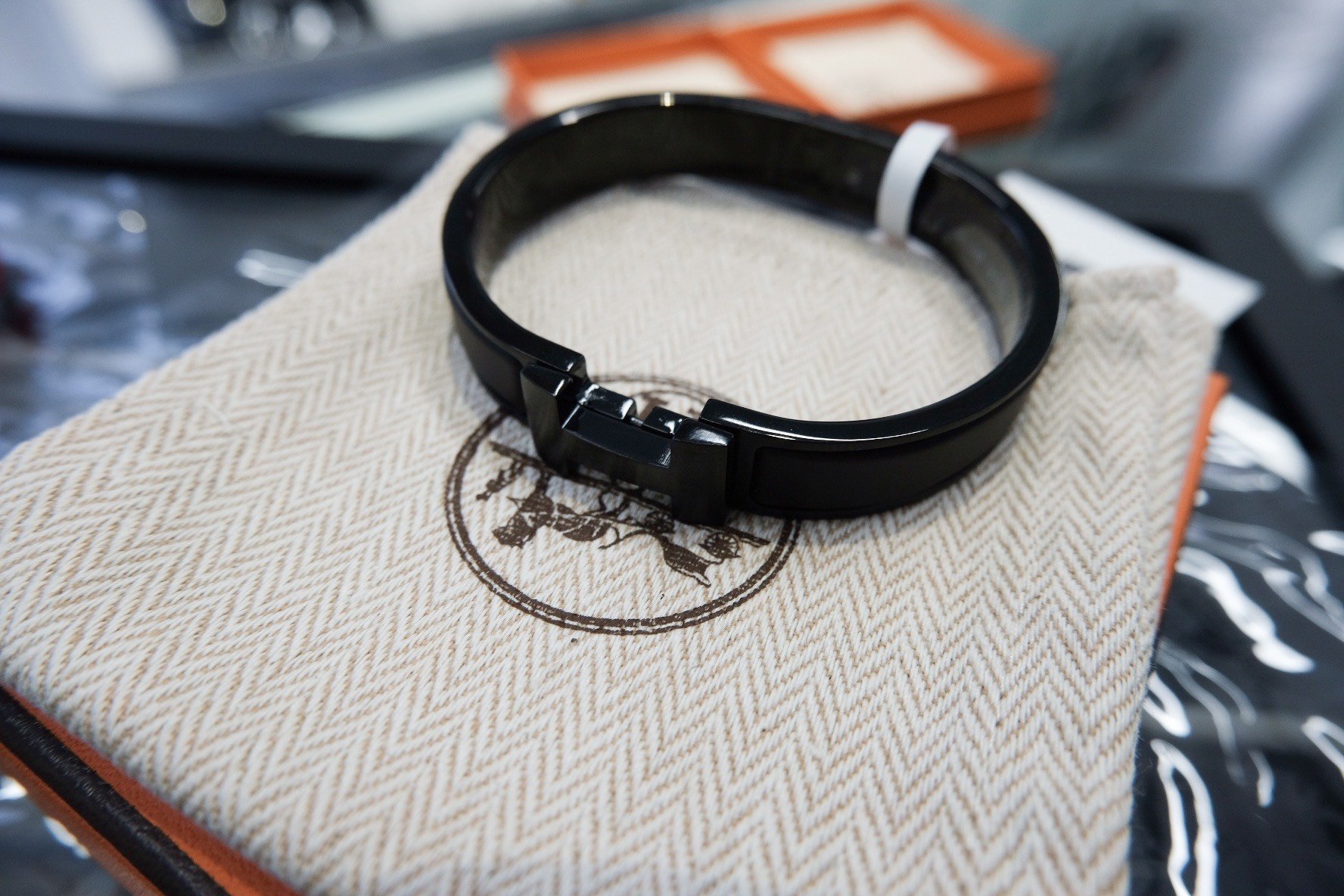Vòng Tay Hermes Clic H Black plated Bracelet (Black) [Mirror Quality]