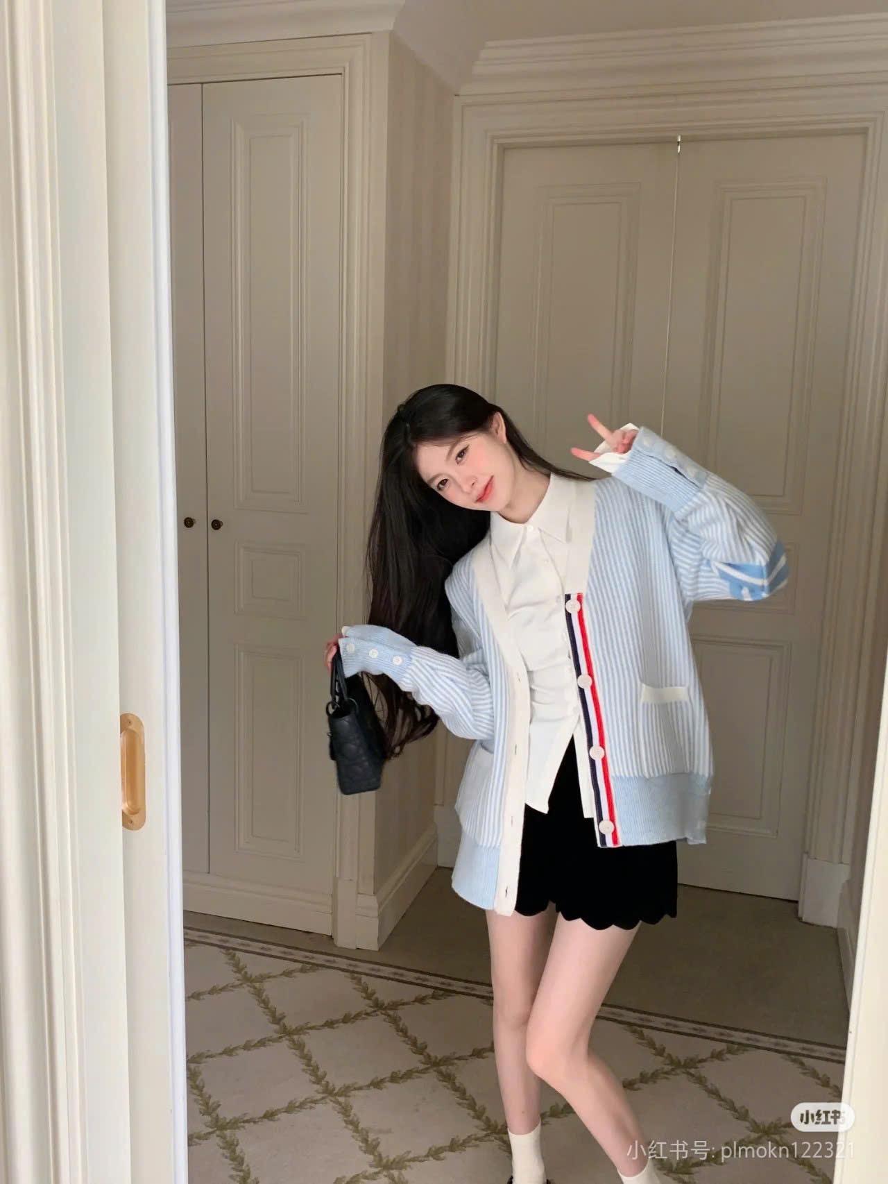 ÁO CARDIGAN THOM BROWNE TB STRIPE (BABY BLUE)