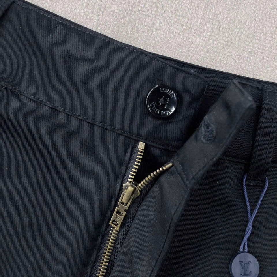 QUẦN NGẮN LOUIS VUITTON LV WORKWEAR FLOCKING (BLACK)