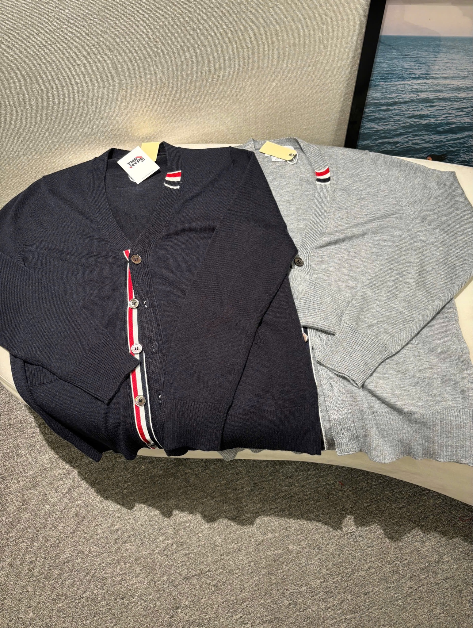ÁO CARDIGAN THOM BROWNE TB LOGO NECK (NAVY)