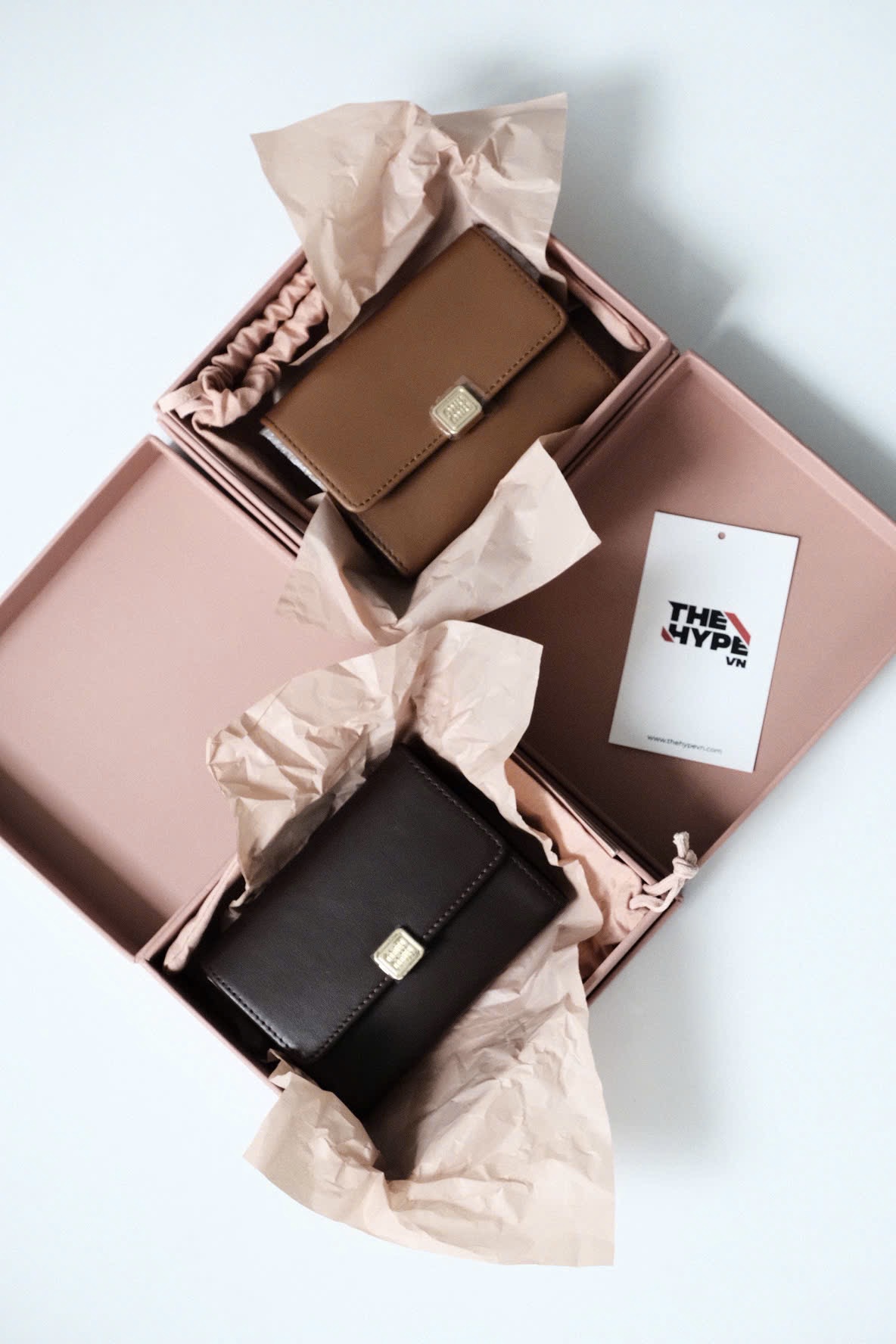 VÍ NGẮN MIU MIU LOGO CLASSIC (BROWN)