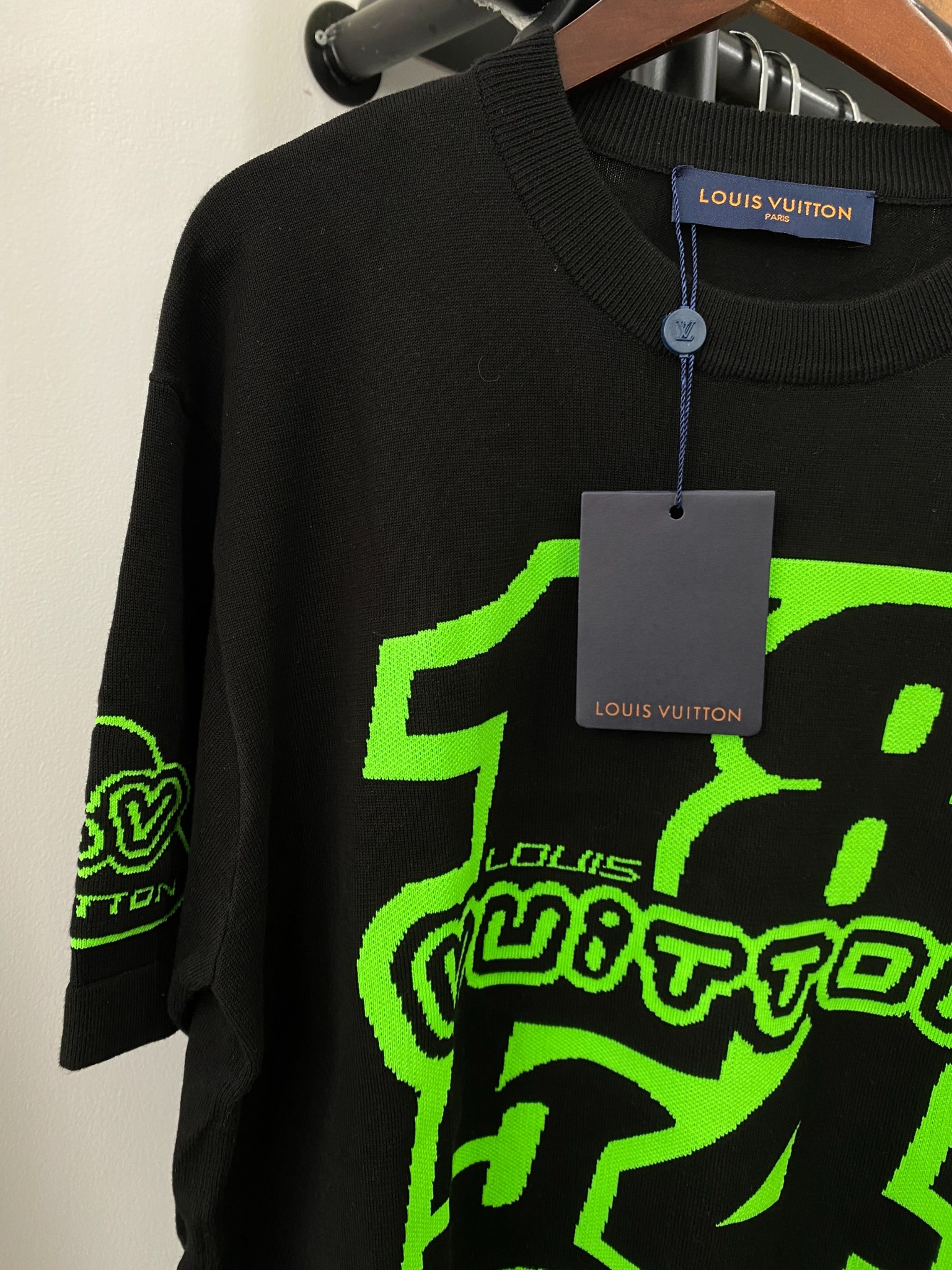 LOUIS VUITTON TEE- ÁO LV 1854 Graffiti (Black) [Mirror Quality]