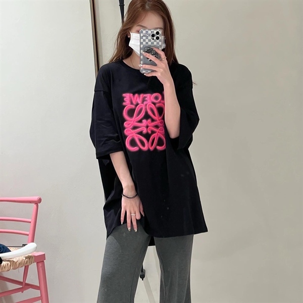 LOEWE TEE - Áo Thun Loewe Neon Embroidered Logo (Black) [MIRROR QUALITY]