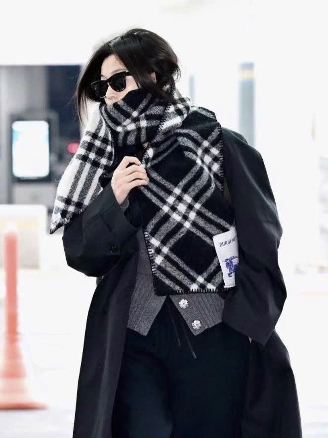 KHĂN BURBERRY BBR CHECK WOOL SCARF (BLACK)
