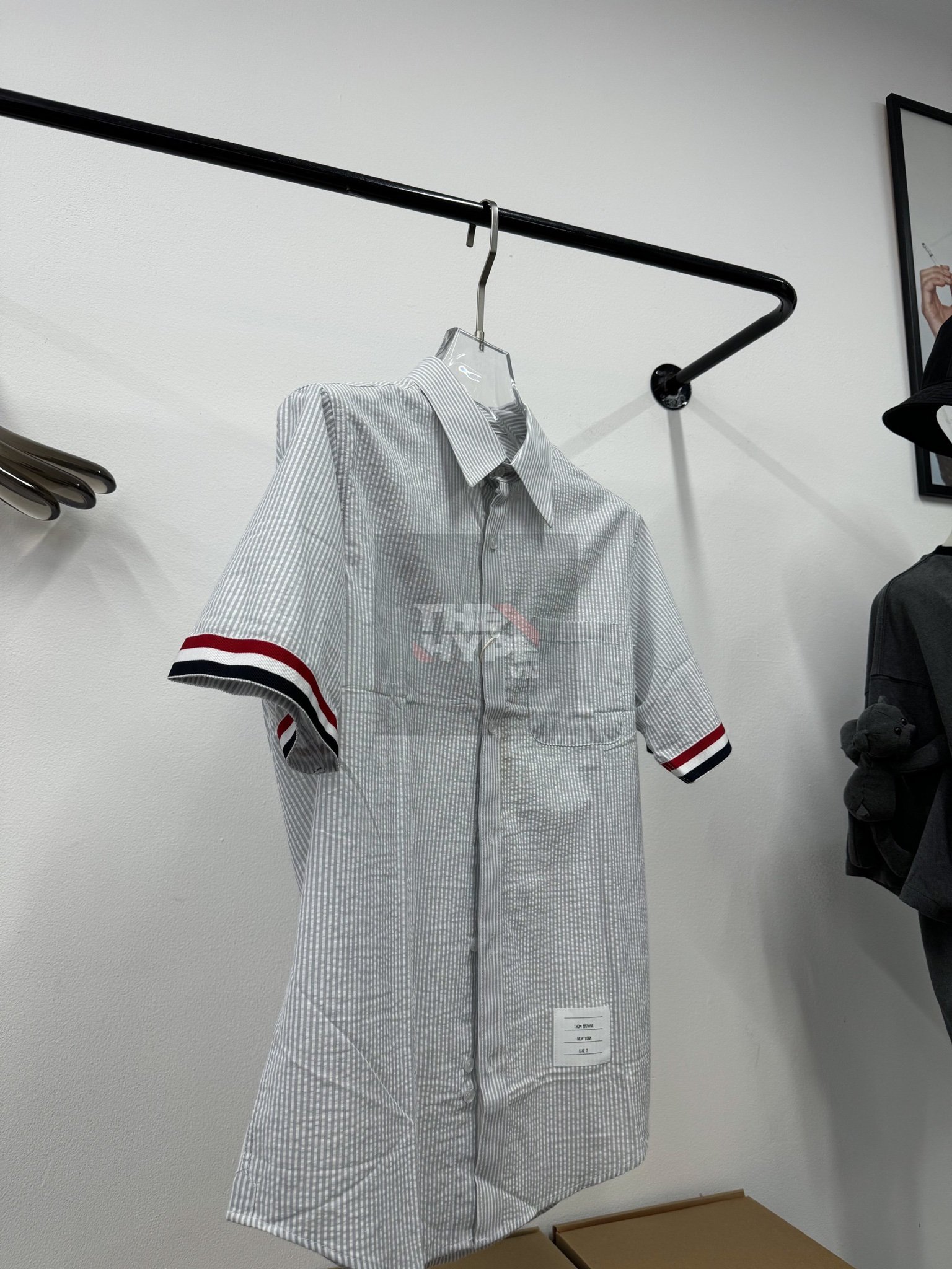 THOM BROWNE SHIRT - Áo sơ mi Thom Browne Medium Grey Cotton (Sọc tay ngắn) [Mirror Quality]