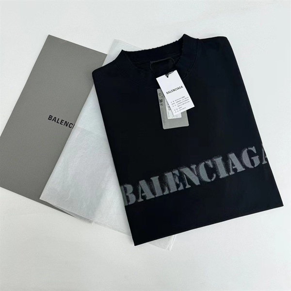 Áo Thun Balenciaga Stencil Type Medium Fit (Black) [Mirror Quality]