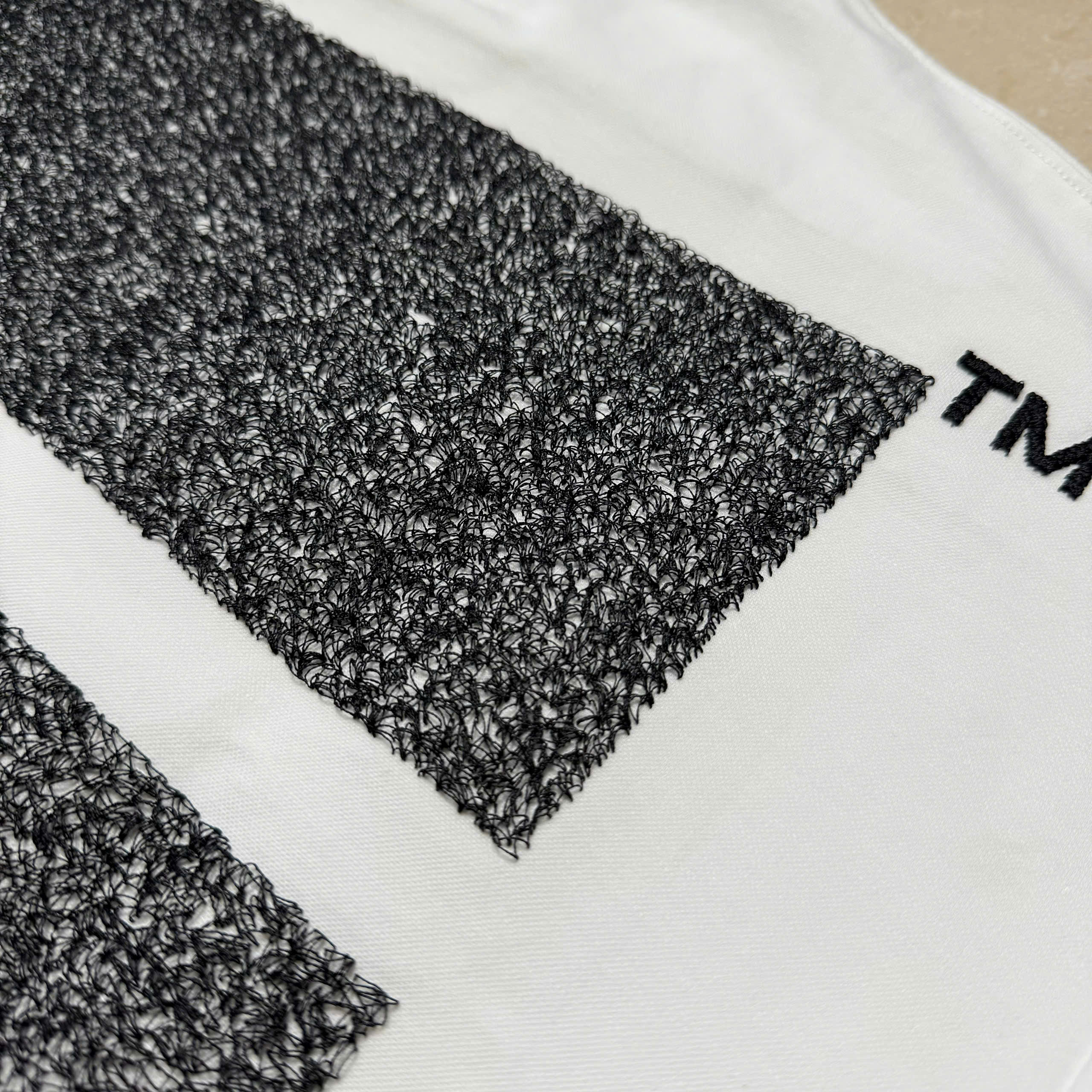 ÁO THUN OFF WHITE DEGRADE ARROW SS26 (BLACK)