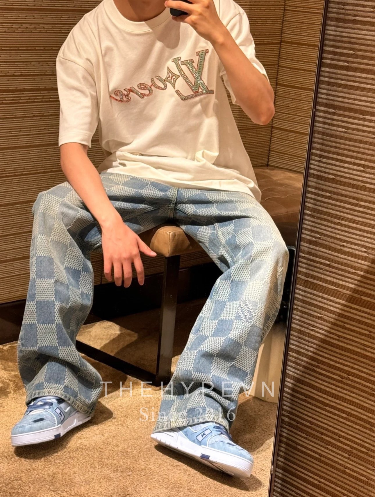 Áo Thun Louis Vuitton Embroidered Short-Sleeved (White) [Mirror Quality]