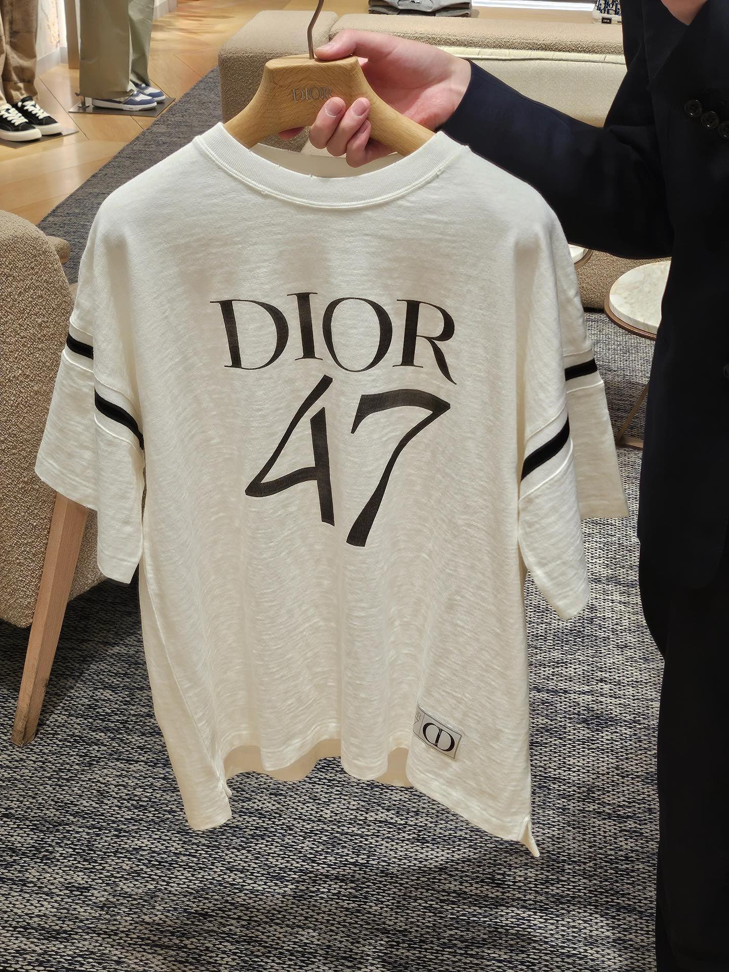 Áo Thun Dior 47 Label SS2024 (White) [Mirror Quality]