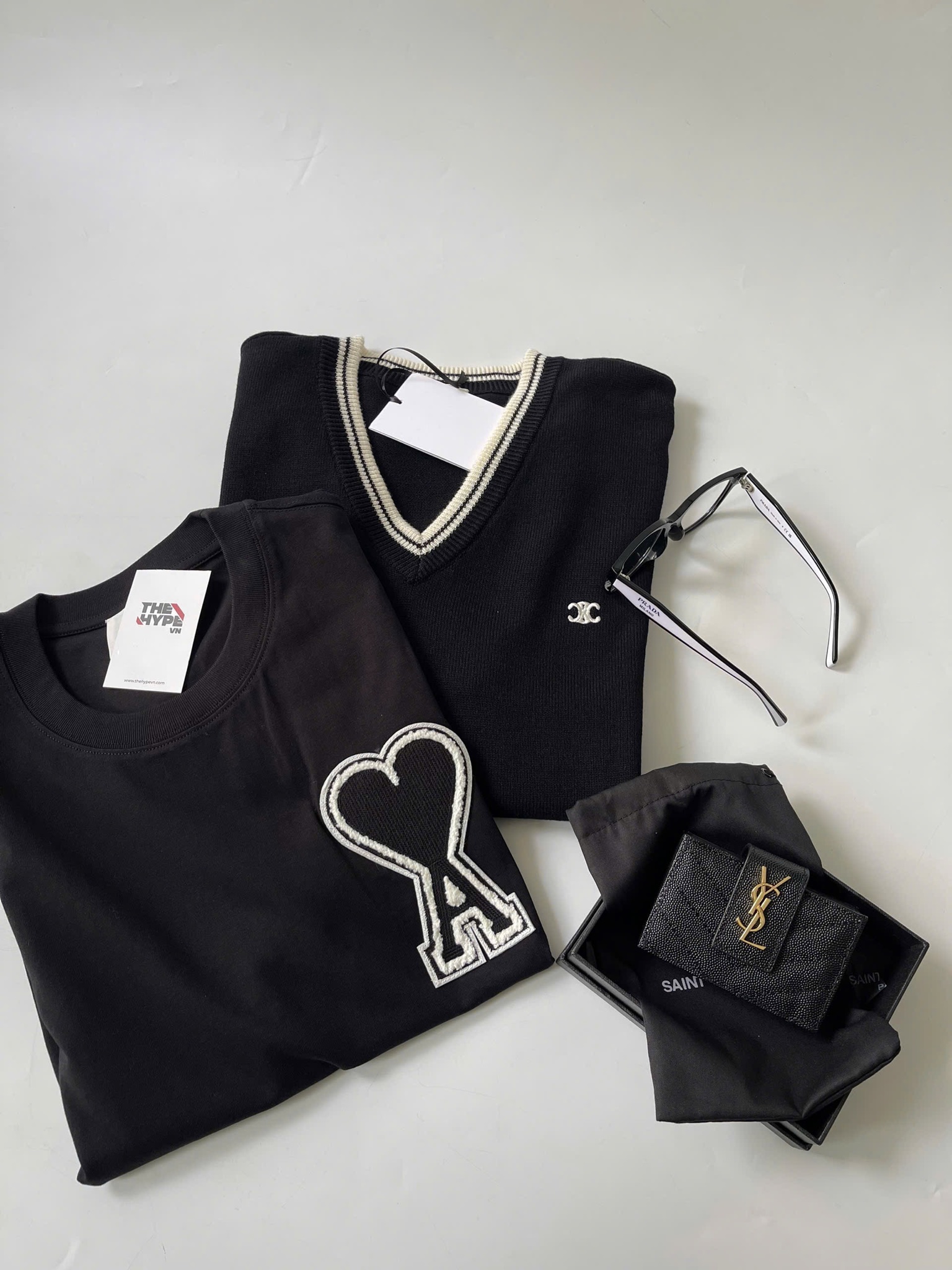 ÁO THUN AMI PARIS OVER HEART EXCLUSIVE (BLACK)