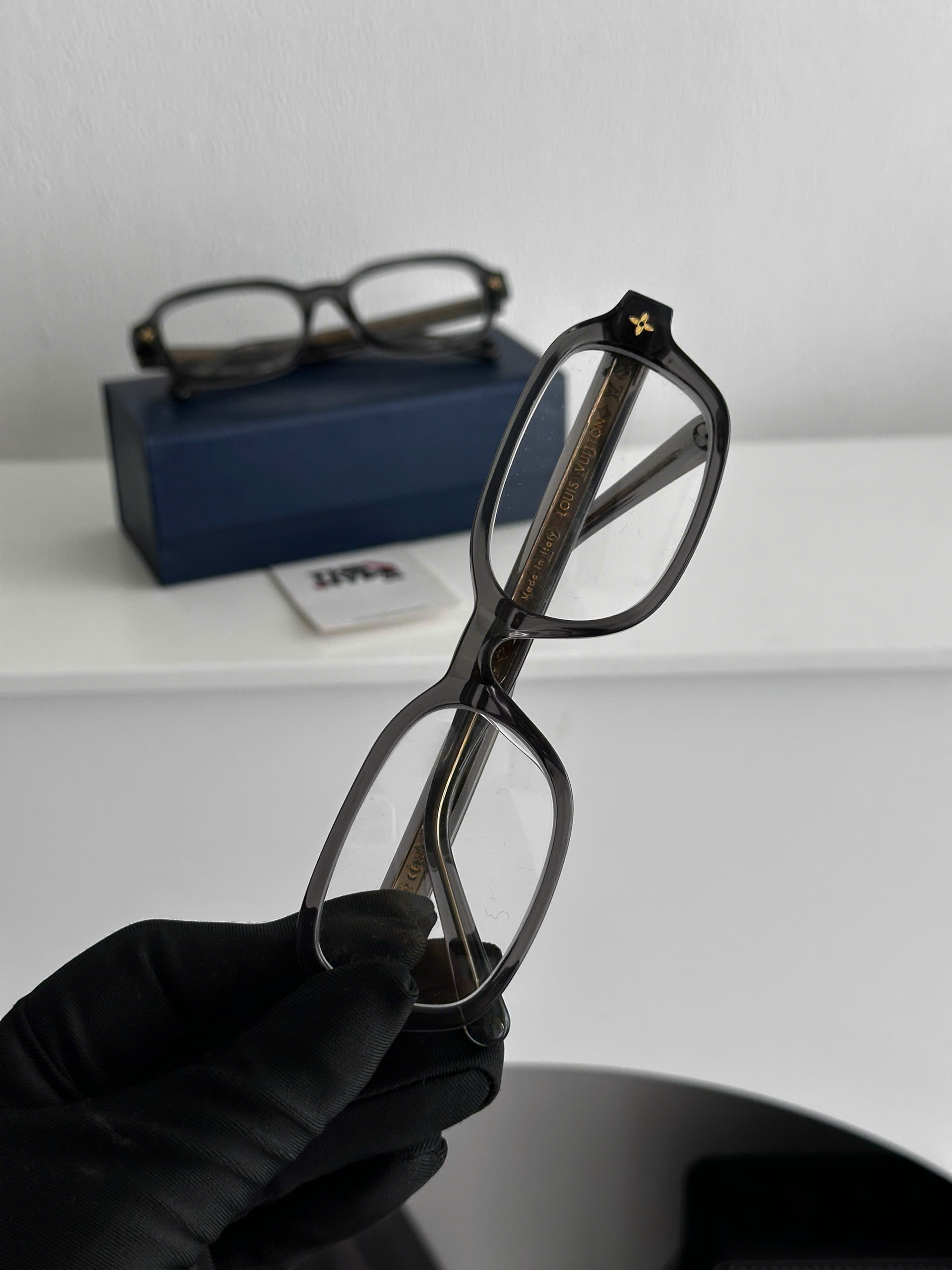 KÍNH LOUIS VUITTON MONOGRAM OVAL RETRO (GREY)