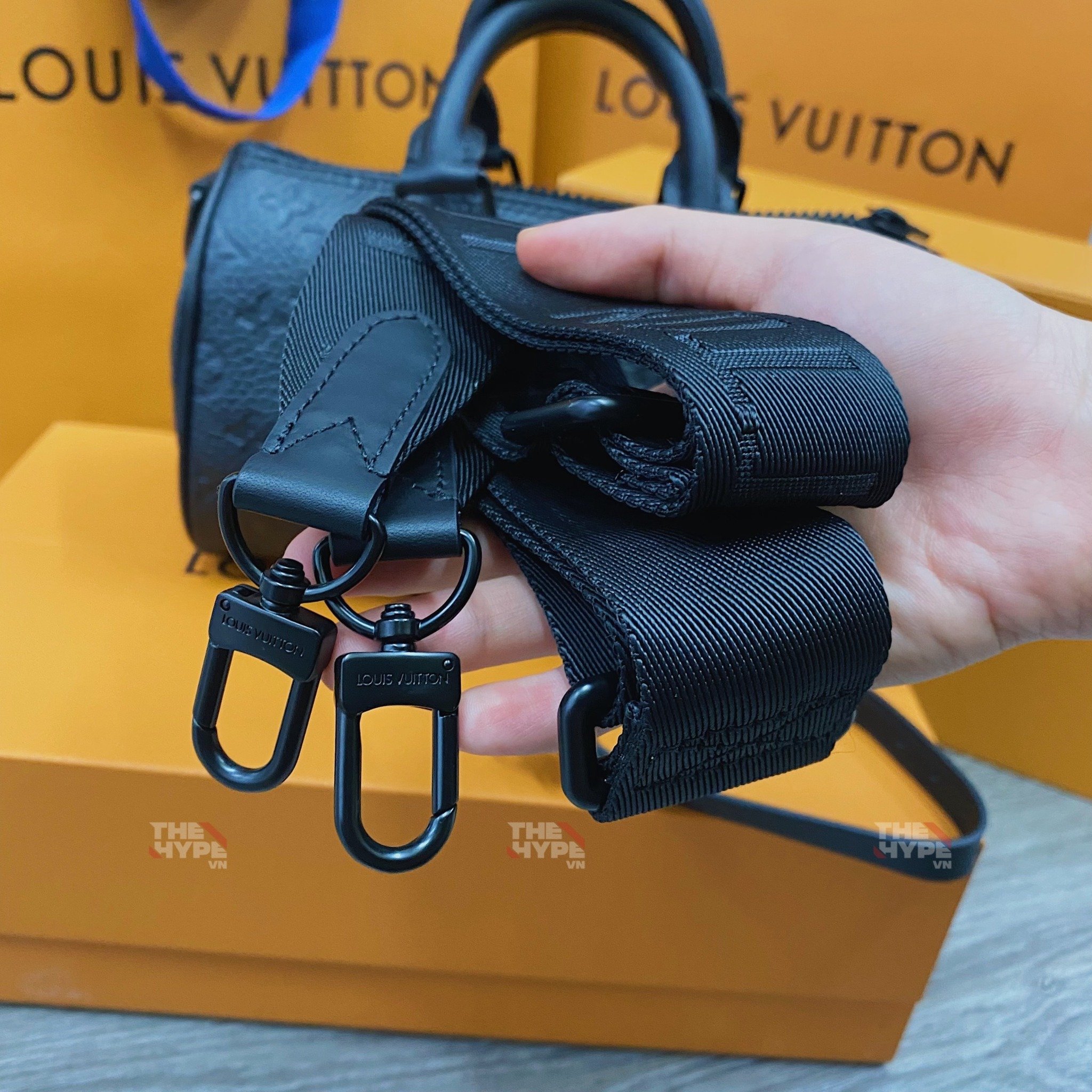 Túi Louis Vuitton Keepall Bandoulière 25 Bag (Black) [Mirror Quality]