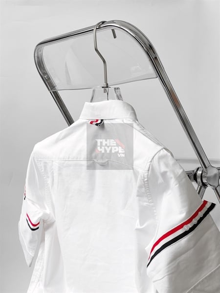 ÁO SƠ MI THOM BROWNE TB ARMBAND SLEEVED OXFORD (SỌC TAY NGẮN - TRẮNG)