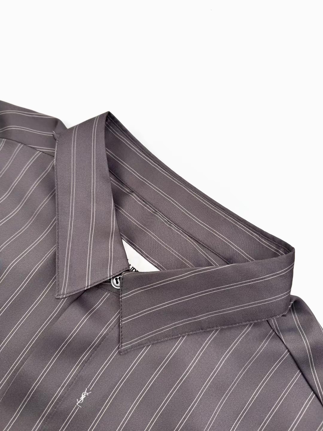 ÁO SƠ MI YSL CASSANDRE (GREY)