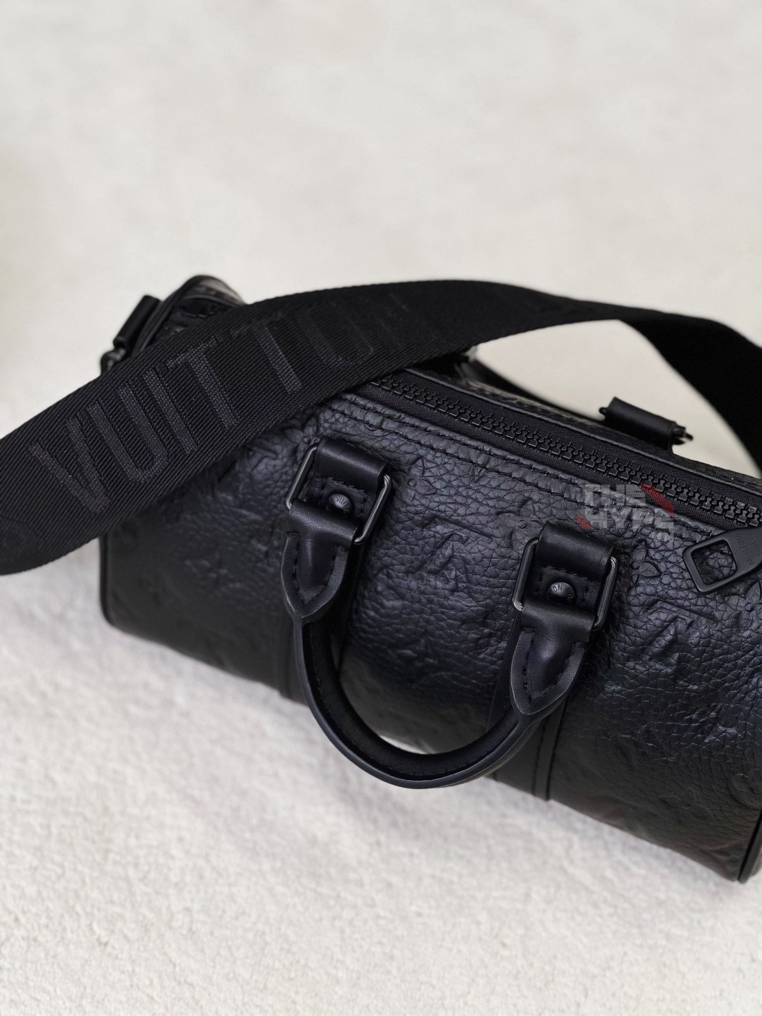 Túi Louis Vuitton Keepall Bandoulière 25 Bag (Black) [Mirror Quality]