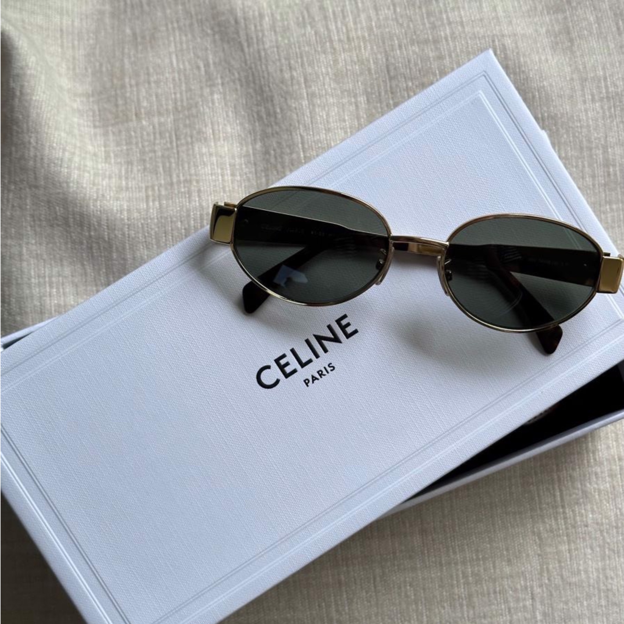 CELINE SUNGLASS - Kính râm Celine Triomphe Oval Frame METAL 01 SUNGLASSES (GOLD / GREEN) [Mirror Quality]