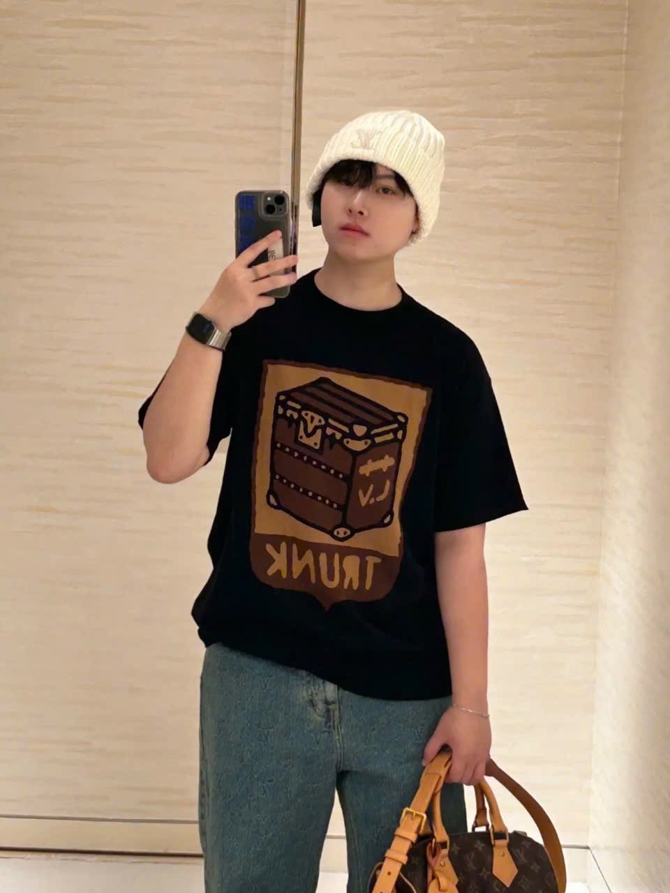 ÁO THUN LOUIS VUITTON LV TRUNK LOVER (BLACK)