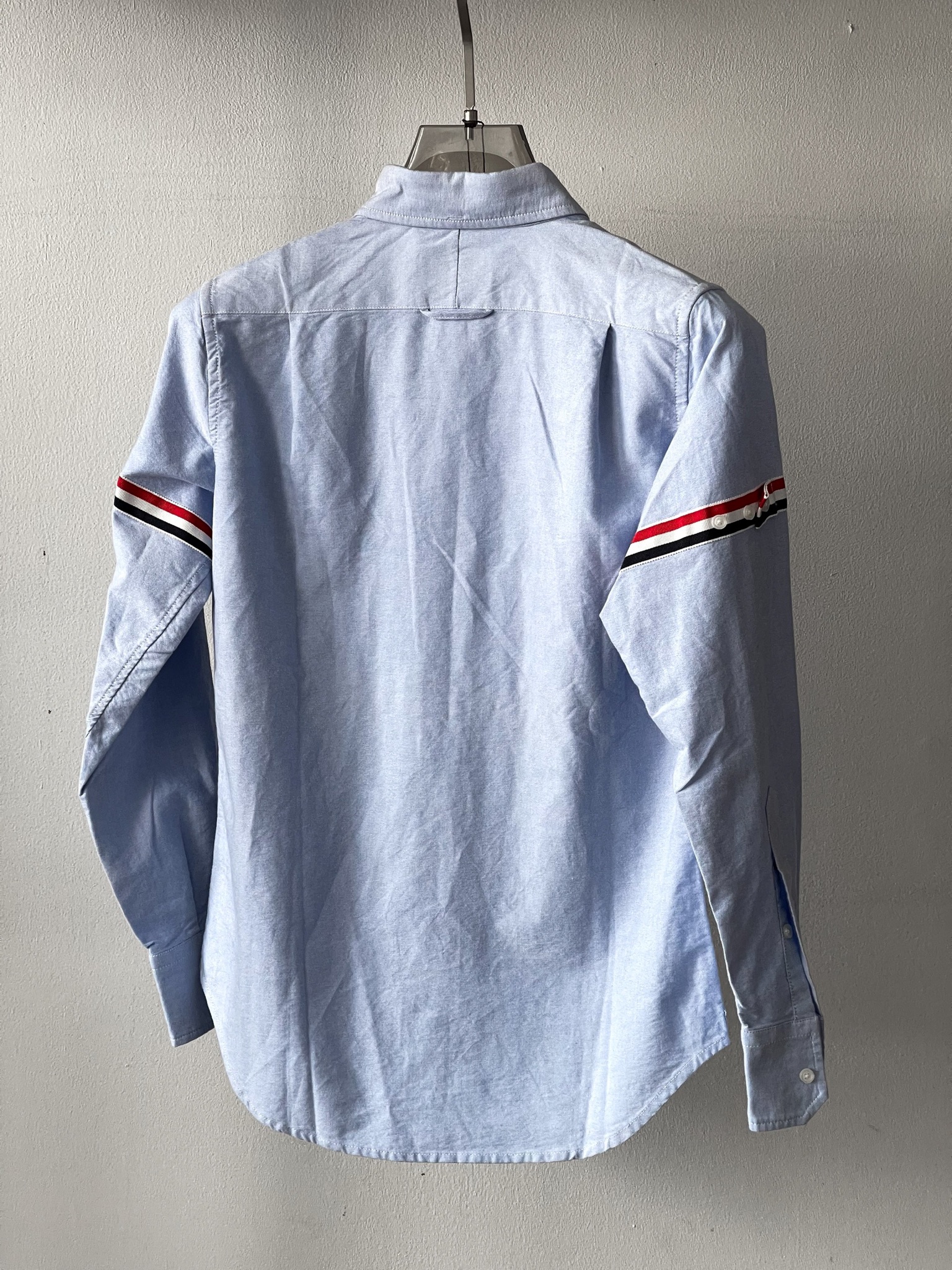 THOM BROWNE SHIRT - Áo sơ mi Thom Browne Grosgrain Arm Band Solid Poplin (sọc tay) (Blue)