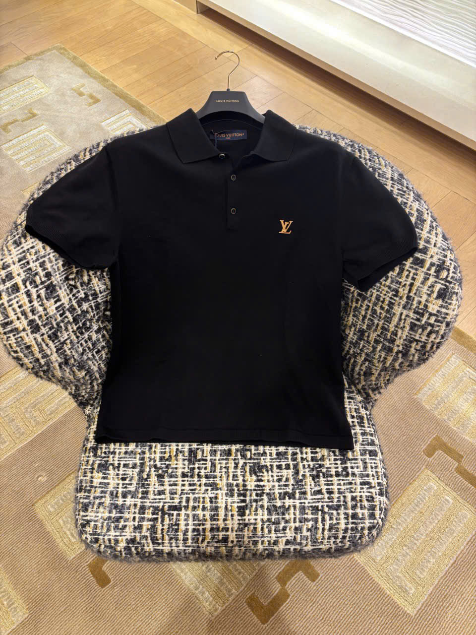 ÁO POLO LOUIS VUITTON SIGNATURE LOGO (BLACK)