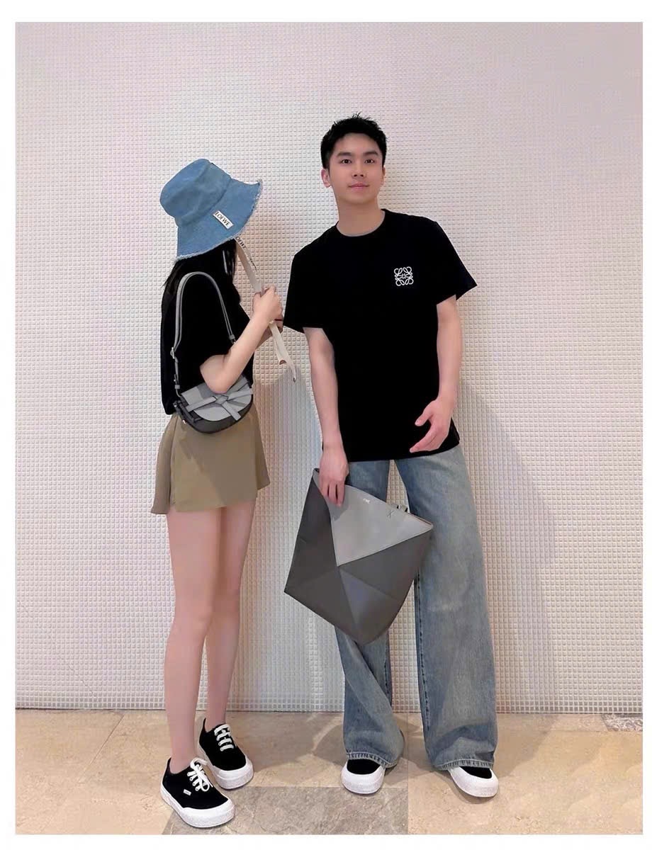 Áo Thun Loewe Logo Regular Fit (Black) [Mirror Quality]
