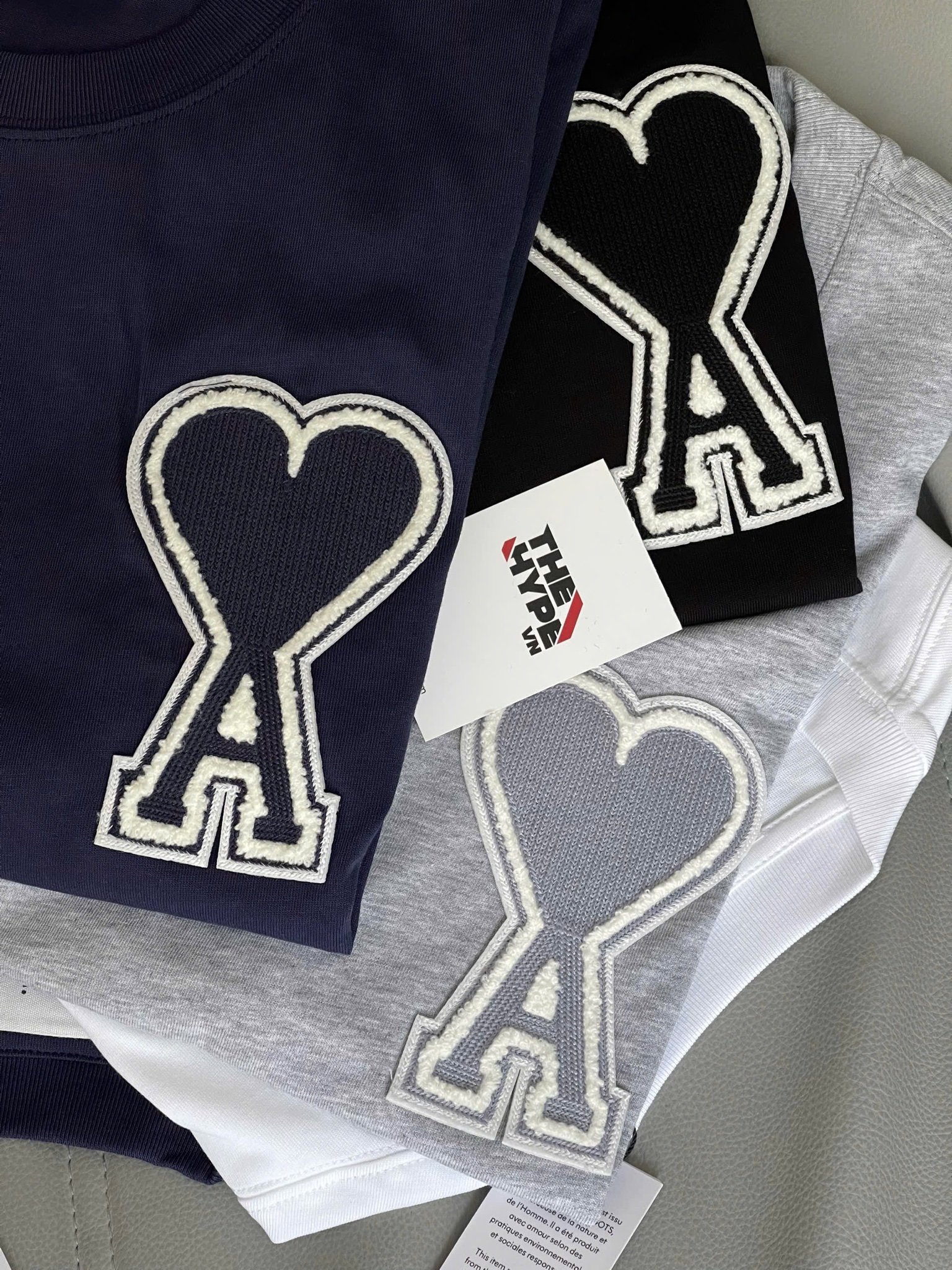 ÁO THUN AMI PARIS HEART EXCLUSIVE (NAVY)