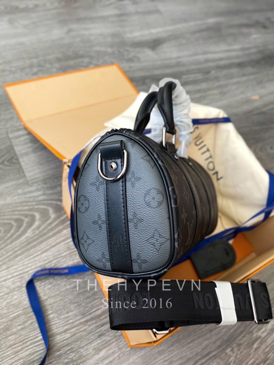 Túi Louis Vuitton Keepall Bandoulière 25 (Black) [Mirror Quality]