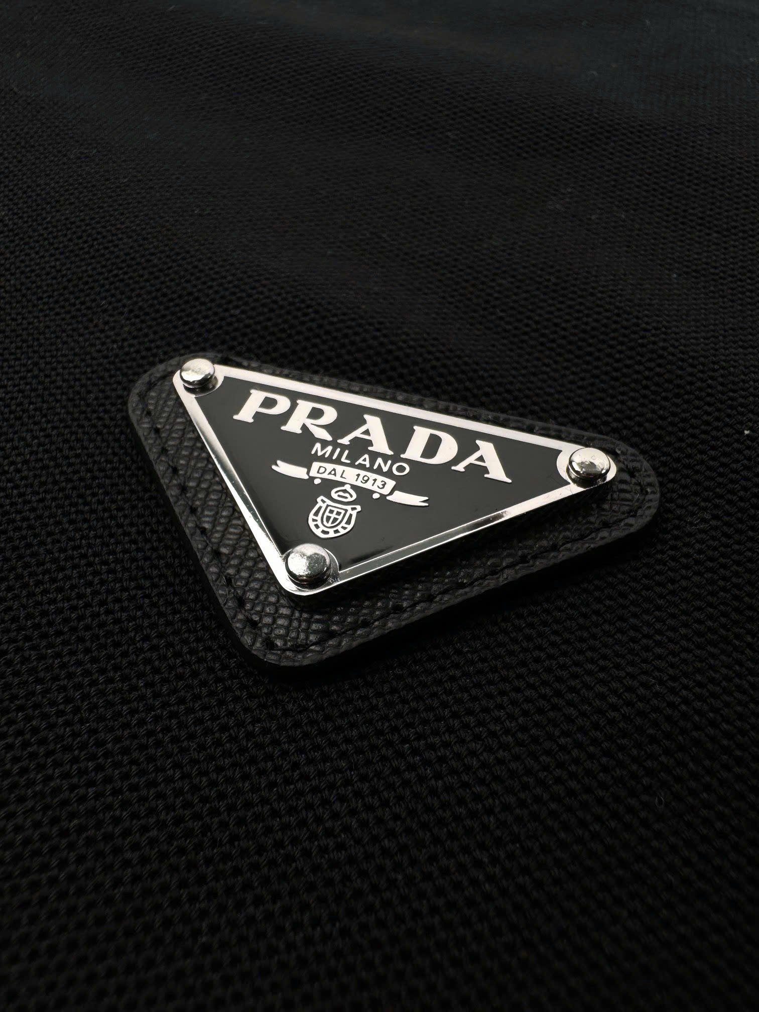 ÁO POLO PRADA RE-NYLON TRIANGLE LOGO (BLACK)