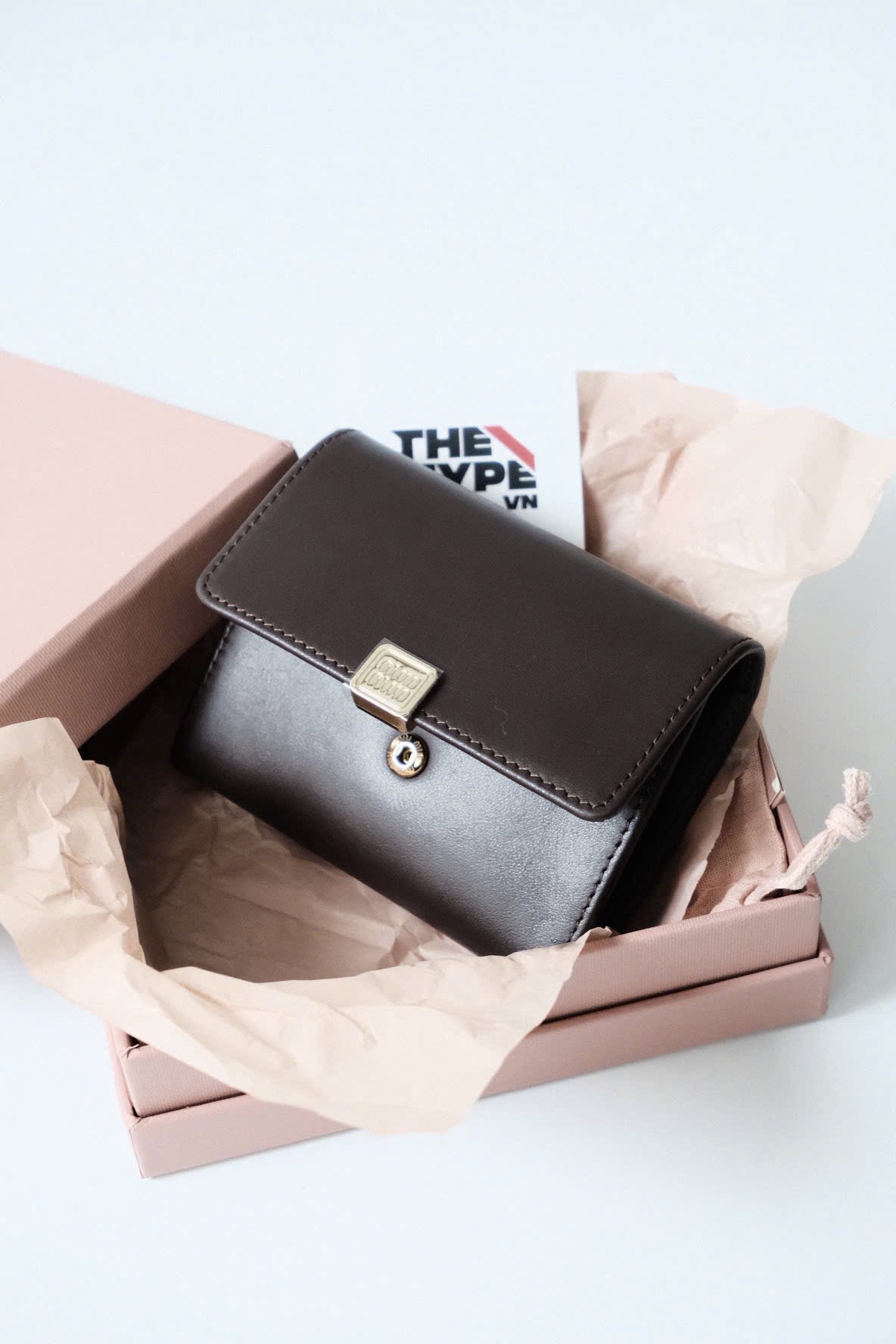 VÍ NGẮN MIU MIU LOGO CLASSIC (BLACK)