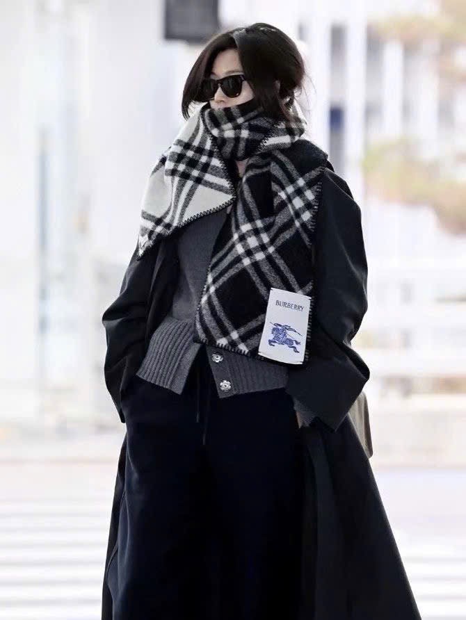 KHĂN BURBERRY BBR CHECK WOOL SCARF (BLACK)