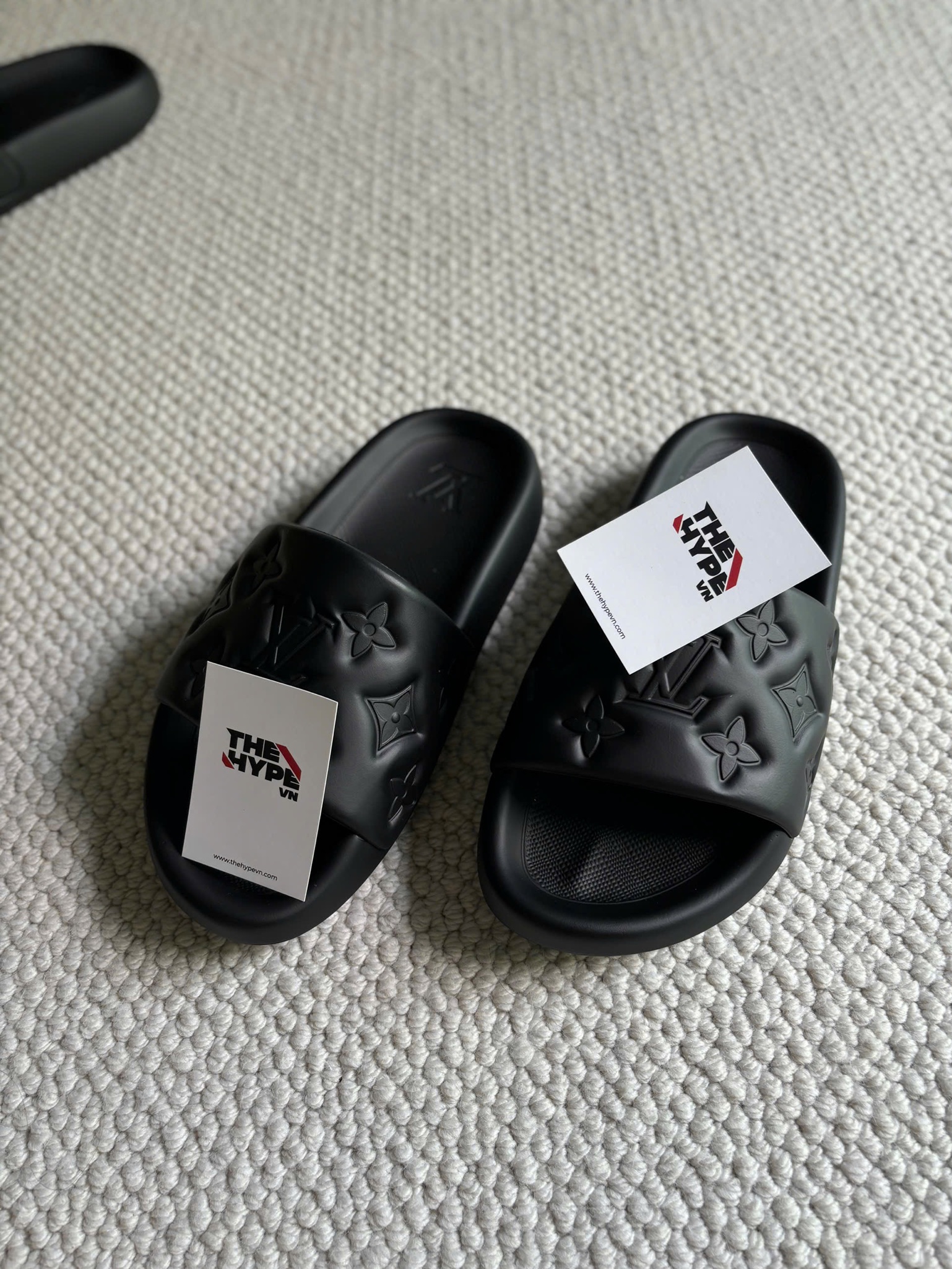 SLIDE LOUIS VUITTON LV WATERFRONT MULE (BLACK)