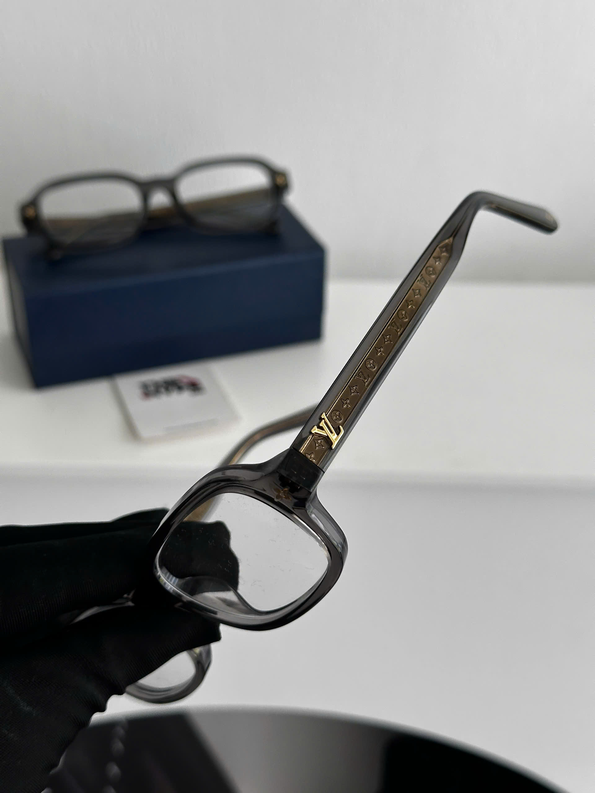 KÍNH LOUIS VUITTON MONOGRAM OVAL RETRO (GREY)