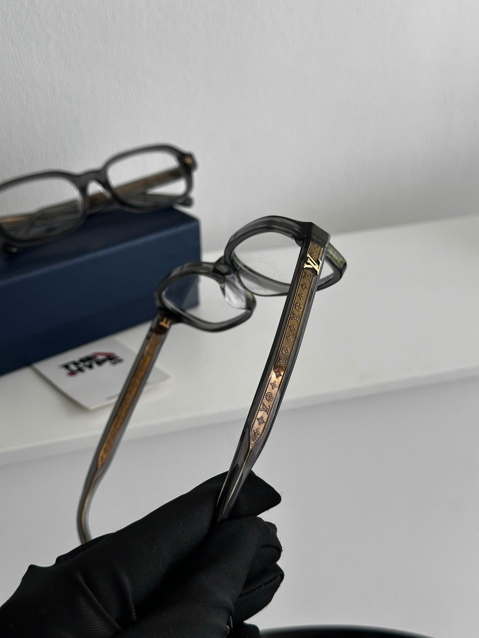 KÍNH LOUIS VUITTON MONOGRAM OVAL RETRO (GREY)