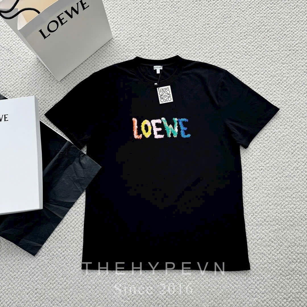 Áo Thun Loewe Relaxed Rainbow Embroidered Logo (Black) [Mirror Quality]