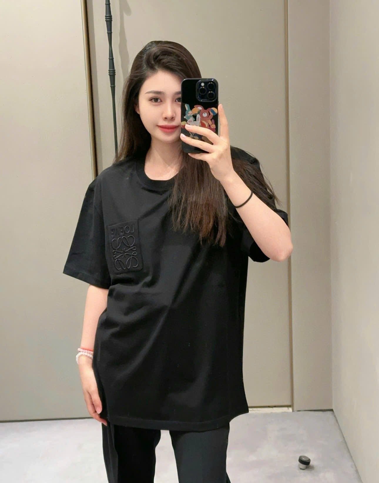 ÁO THUN LOEWE PATCH POCKET ANAGRAM (BLACK)