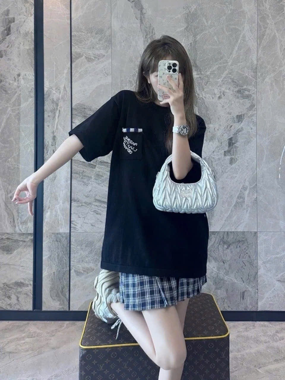 ÁO THUN LOUIS VUITTON LV EMBELLISHED (BLACK)